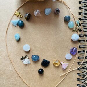 Pulsera personalizada · 15 piedras irregulares · Una joya mágica hecha solo para ti - Imagen 5